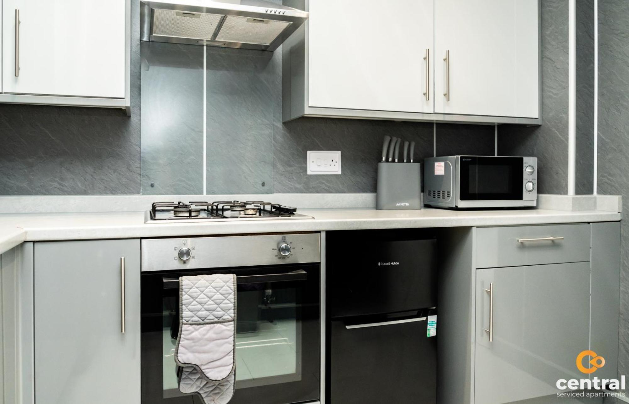 Central Serviced Apartments - 2 Bedroom - Free Street Parking - Fast Wifi - Smart Tvs In All Rooms - Ground Level - Family Neighbourhood - 3 X Double Beds - Heating 24-7 - Trade Stays - Weekly & Monthly Offers Νταντί Εξωτερικό φωτογραφία