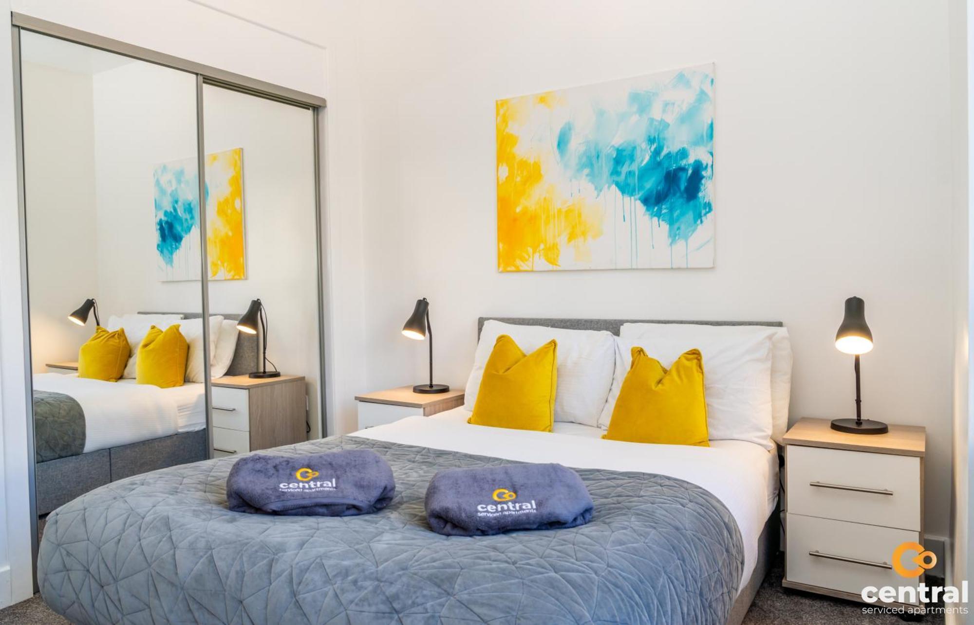 Central Serviced Apartments - 2 Bedroom - Free Street Parking - Fast Wifi - Smart Tvs In All Rooms - Ground Level - Family Neighbourhood - 3 X Double Beds - Heating 24-7 - Trade Stays - Weekly & Monthly Offers Νταντί Εξωτερικό φωτογραφία