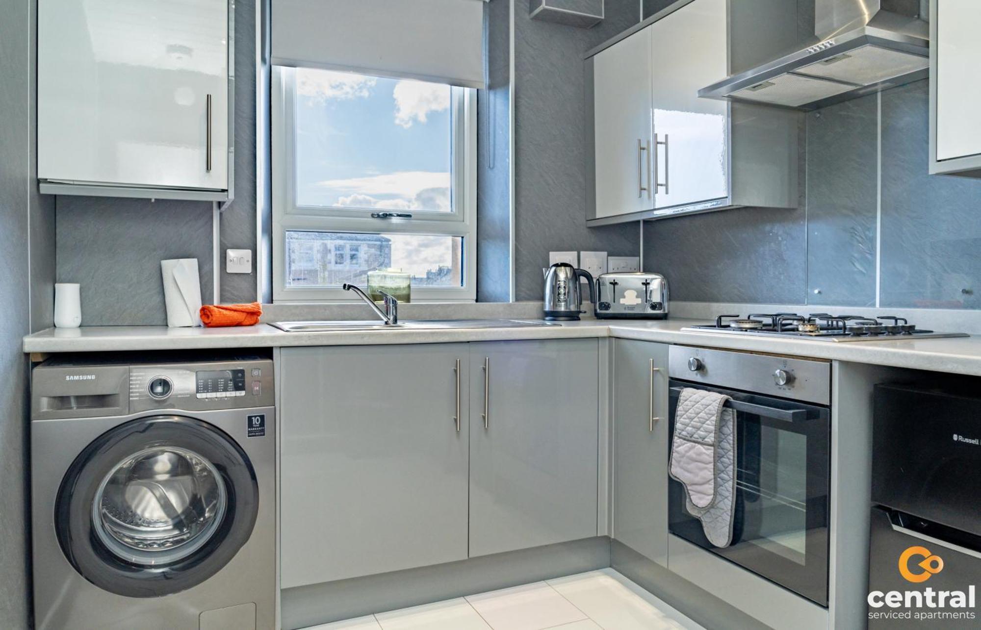 Central Serviced Apartments - 2 Bedroom - Free Street Parking - Fast Wifi - Smart Tvs In All Rooms - Ground Level - Family Neighbourhood - 3 X Double Beds - Heating 24-7 - Trade Stays - Weekly & Monthly Offers Νταντί Εξωτερικό φωτογραφία
