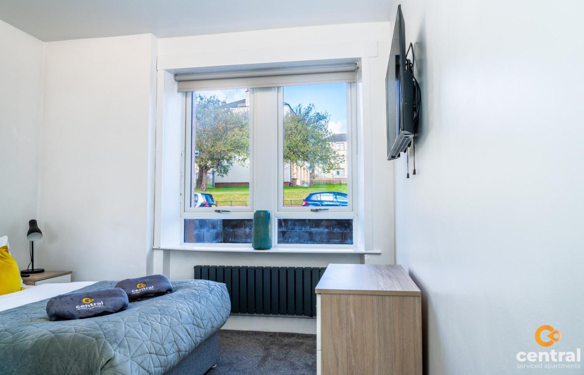 Central Serviced Apartments - 2 Bedroom - Free Street Parking - Fast Wifi - Smart Tvs In All Rooms - Ground Level - Family Neighbourhood - 3 X Double Beds - Heating 24-7 - Trade Stays - Weekly & Monthly Offers Νταντί Εξωτερικό φωτογραφία