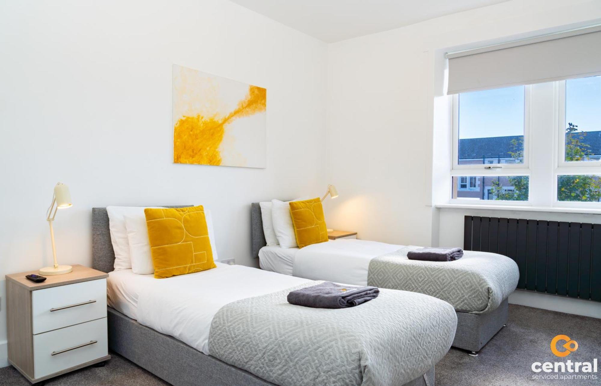 Central Serviced Apartments - 2 Bedroom - Free Street Parking - Fast Wifi - Smart Tvs In All Rooms - Ground Level - Family Neighbourhood - 3 X Double Beds - Heating 24-7 - Trade Stays - Weekly & Monthly Offers Νταντί Εξωτερικό φωτογραφία