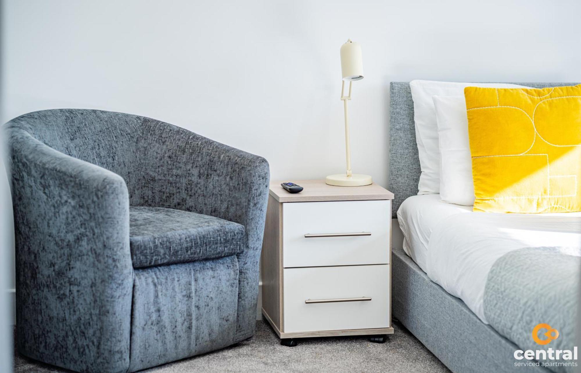 Central Serviced Apartments - 2 Bedroom - Free Street Parking - Fast Wifi - Smart Tvs In All Rooms - Ground Level - Family Neighbourhood - 3 X Double Beds - Heating 24-7 - Trade Stays - Weekly & Monthly Offers Νταντί Εξωτερικό φωτογραφία