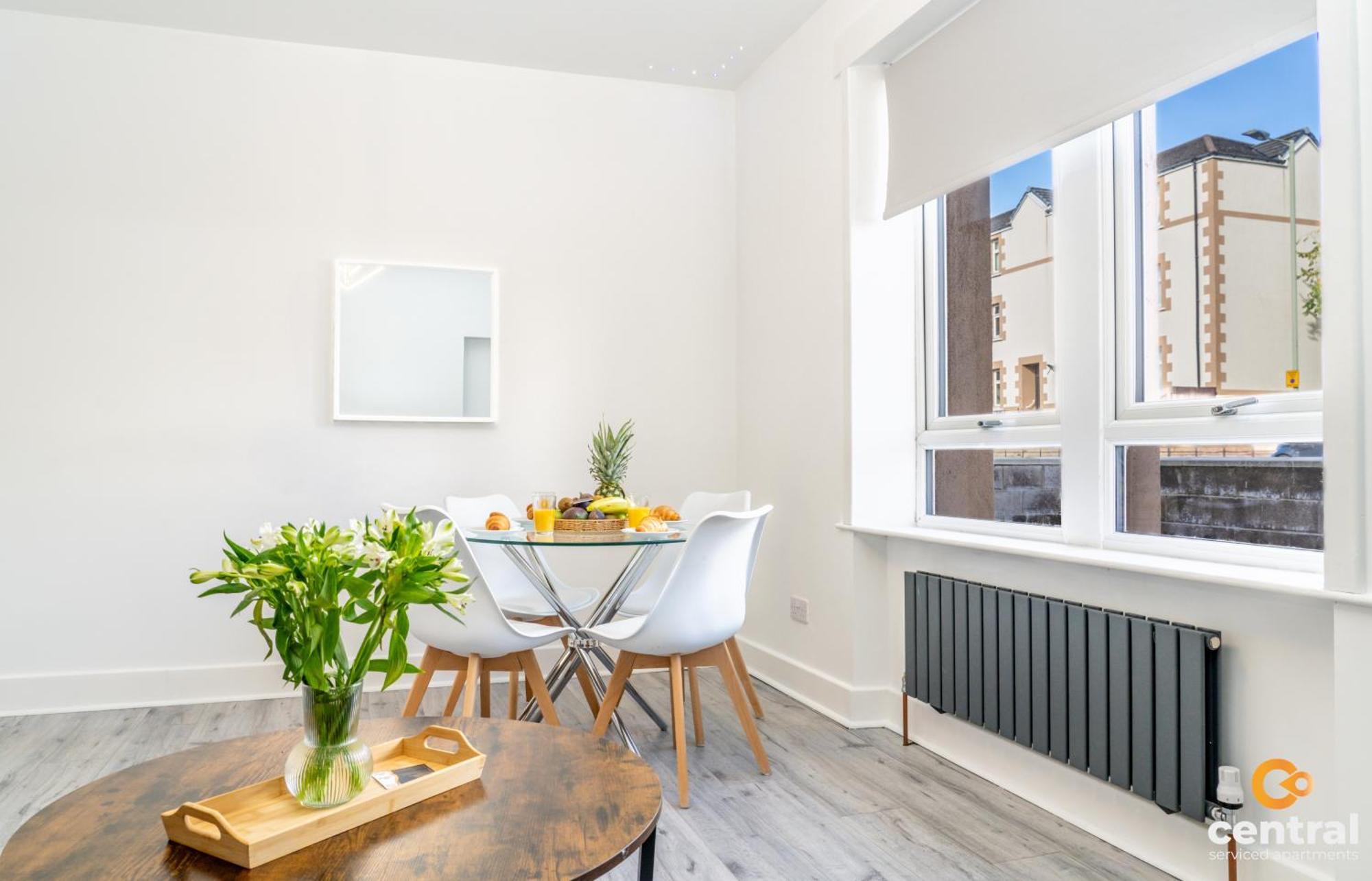 Central Serviced Apartments - 2 Bedroom - Free Street Parking - Fast Wifi - Smart Tvs In All Rooms - Ground Level - Family Neighbourhood - 3 X Double Beds - Heating 24-7 - Trade Stays - Weekly & Monthly Offers Νταντί Εξωτερικό φωτογραφία