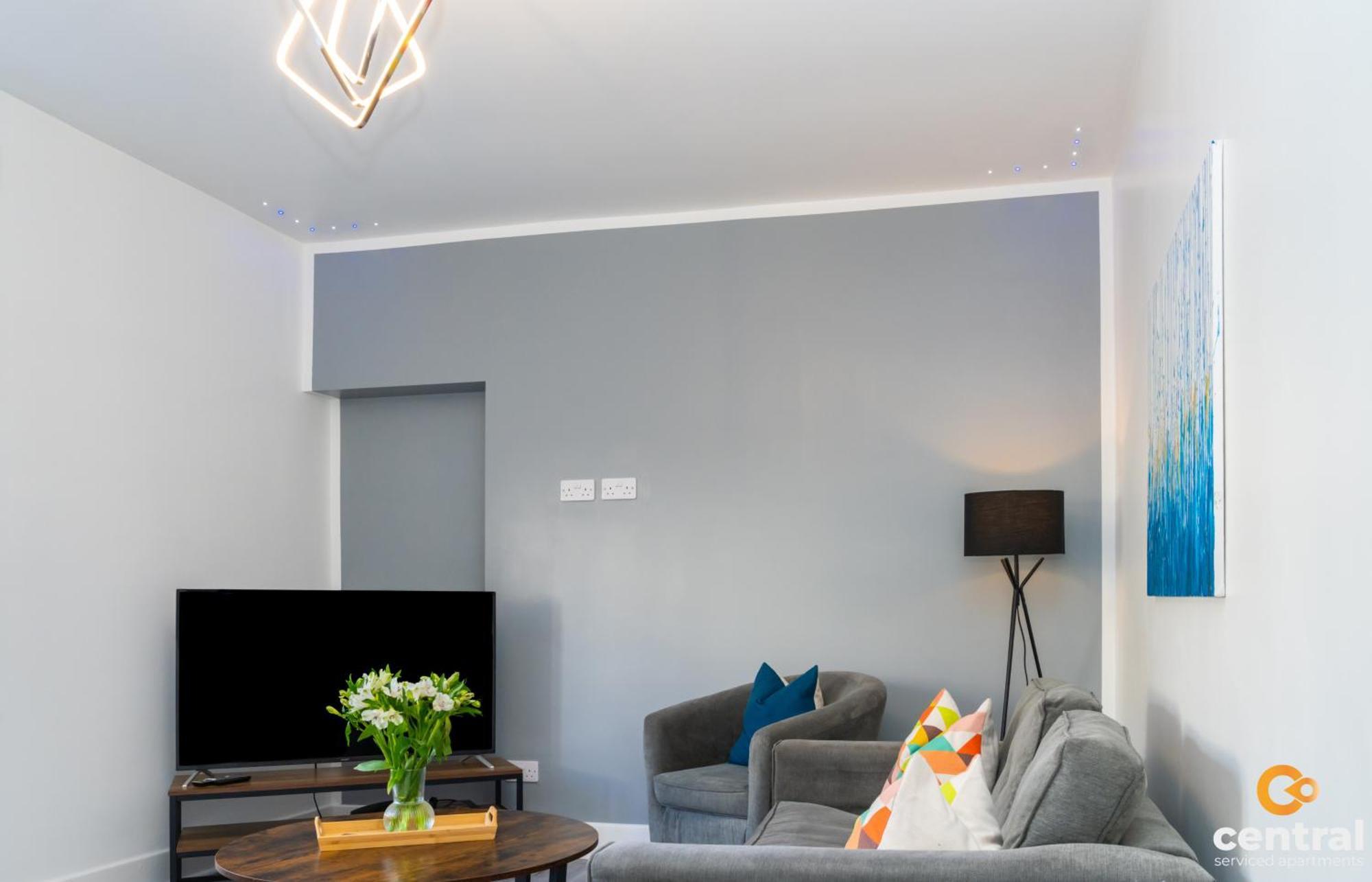 Central Serviced Apartments - 2 Bedroom - Free Street Parking - Fast Wifi - Smart Tvs In All Rooms - Ground Level - Family Neighbourhood - 3 X Double Beds - Heating 24-7 - Trade Stays - Weekly & Monthly Offers Νταντί Εξωτερικό φωτογραφία
