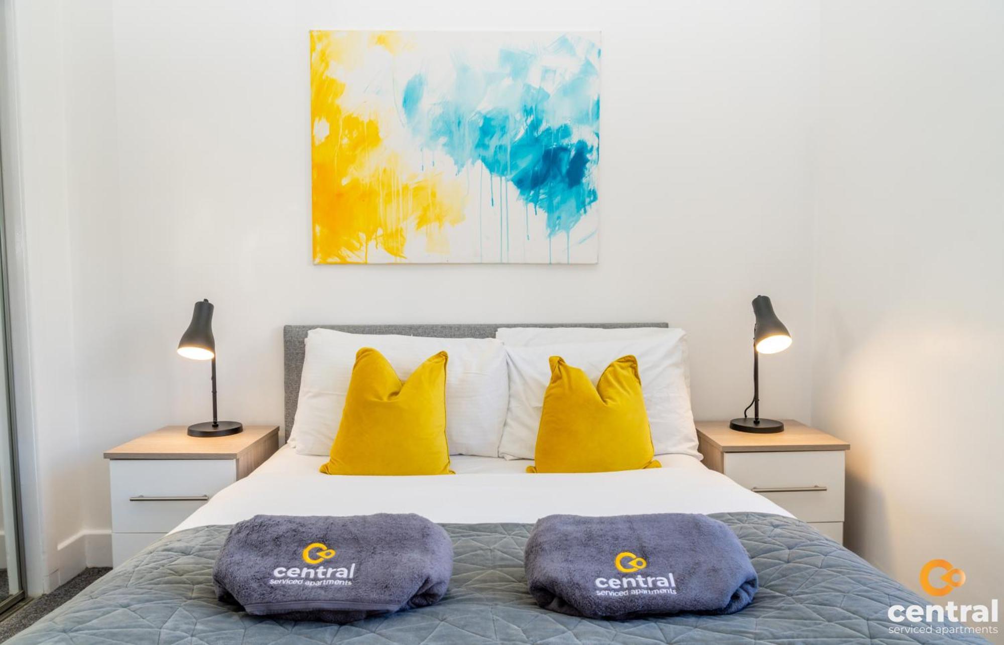 Central Serviced Apartments - 2 Bedroom - Free Street Parking - Fast Wifi - Smart Tvs In All Rooms - Ground Level - Family Neighbourhood - 3 X Double Beds - Heating 24-7 - Trade Stays - Weekly & Monthly Offers Νταντί Εξωτερικό φωτογραφία